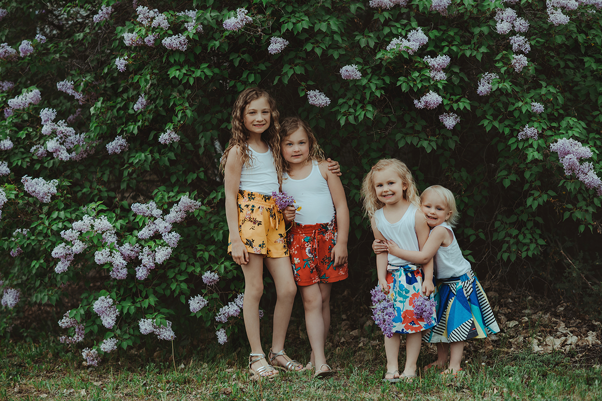 Colourful-spring-family-session